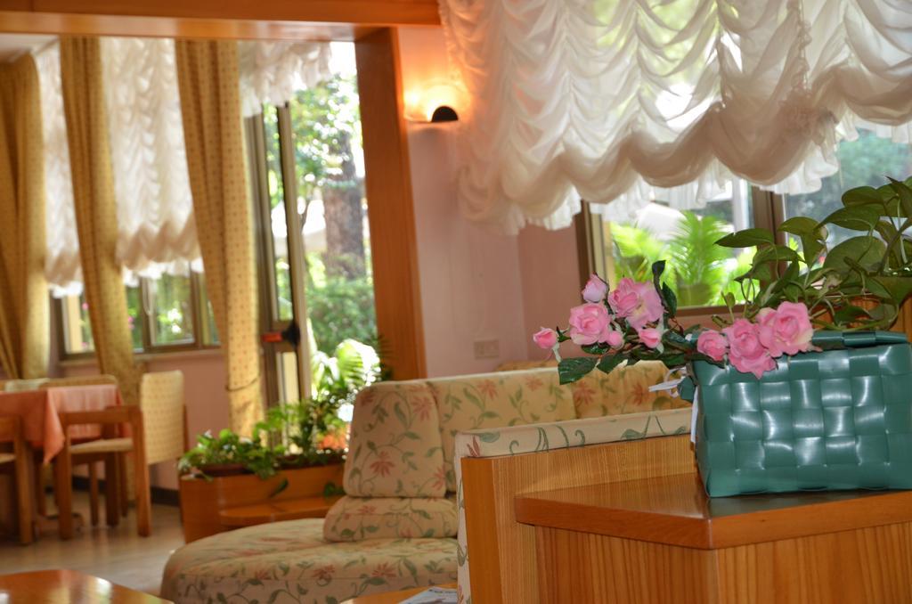 Hotel Monique Cervia Dış mekan fotoğraf