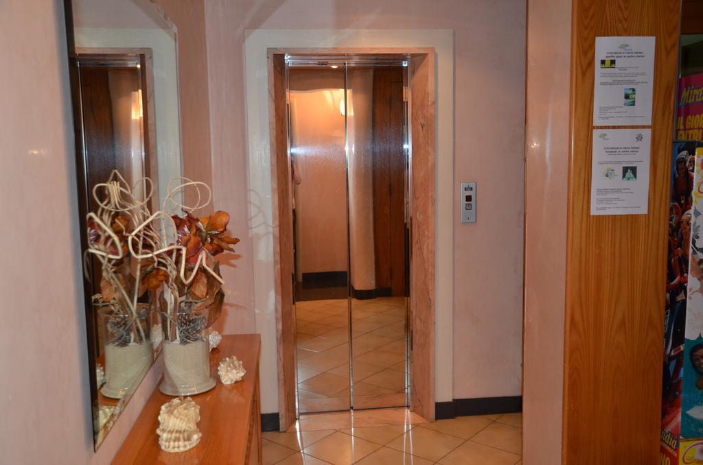 Hotel Monique Cervia Dış mekan fotoğraf