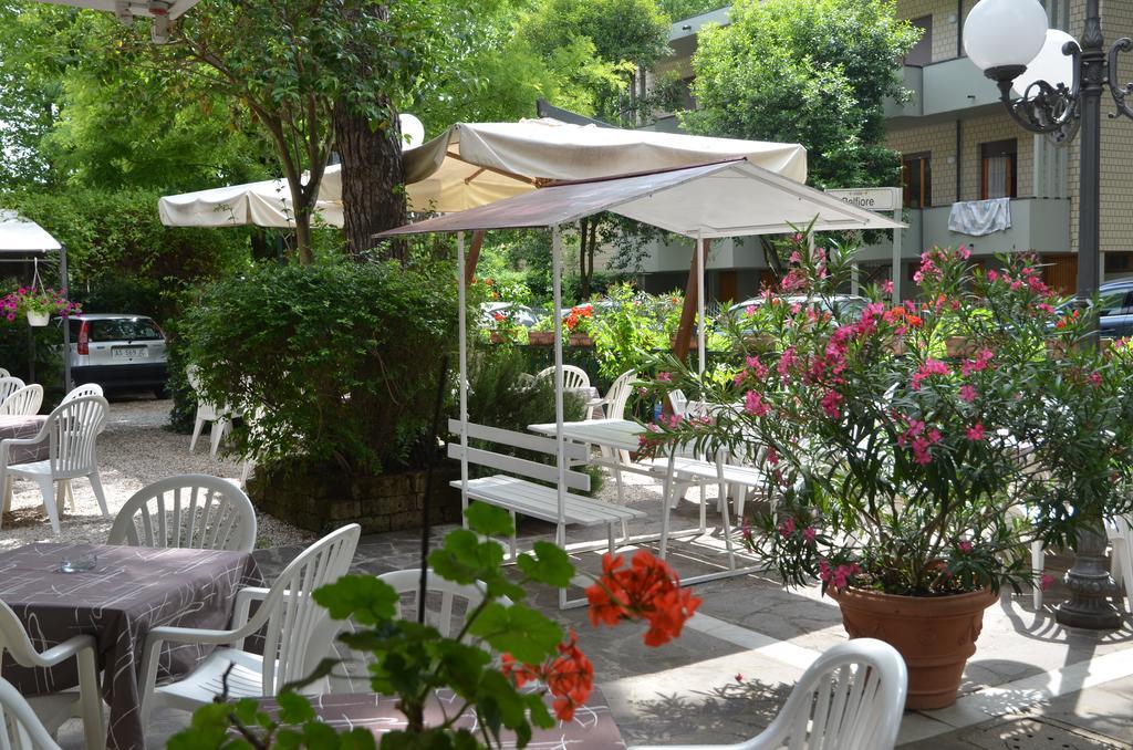 Hotel Monique Cervia Dış mekan fotoğraf