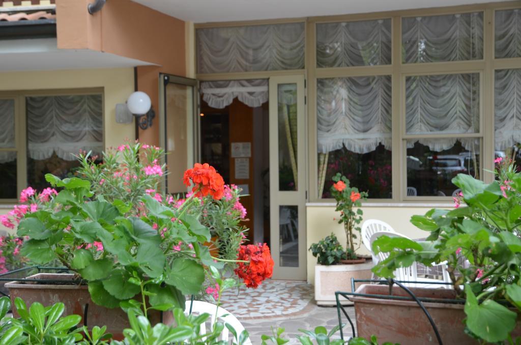 Hotel Monique Cervia Dış mekan fotoğraf