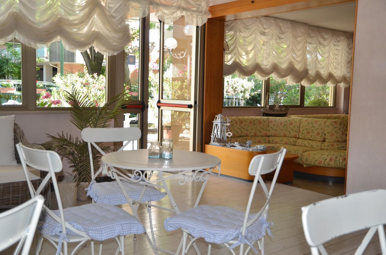 Hotel Monique Cervia Dış mekan fotoğraf
