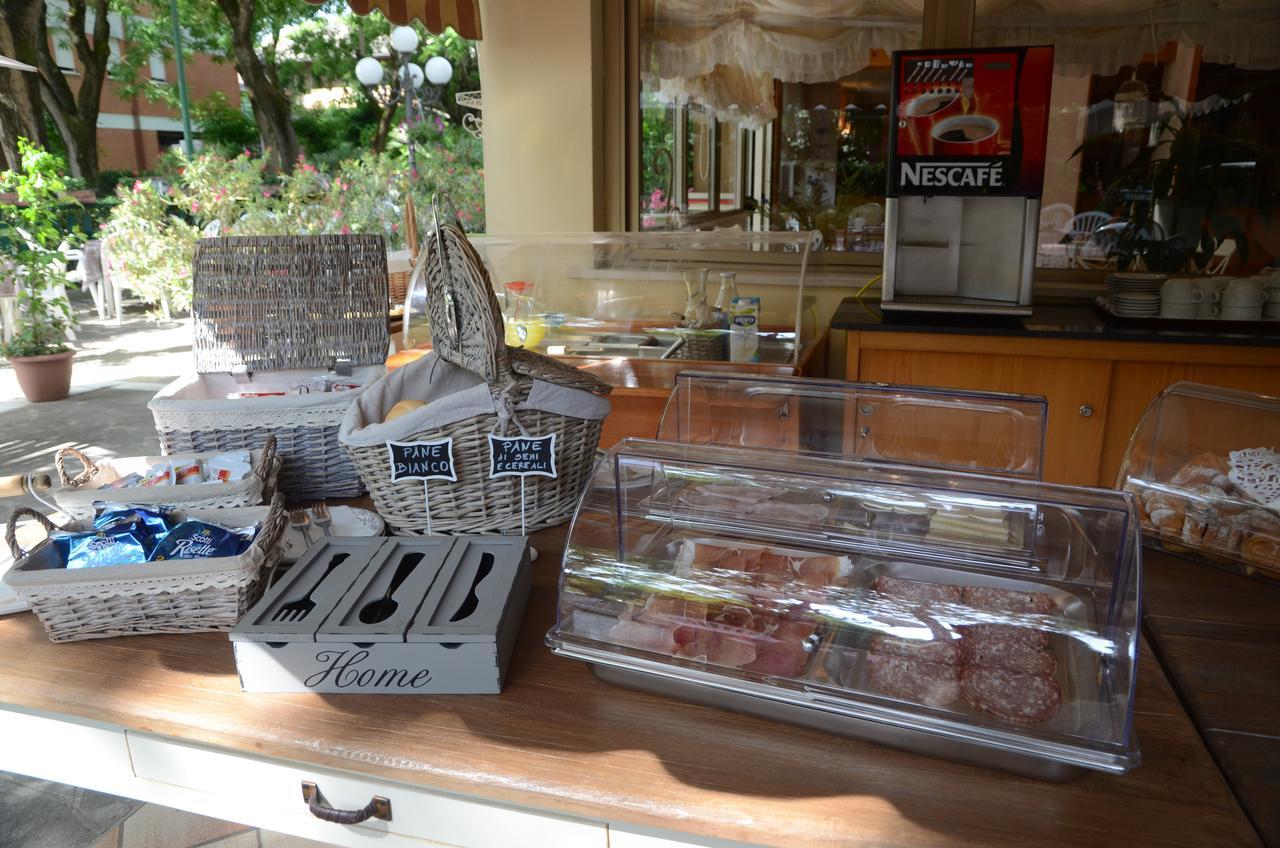 Hotel Monique Cervia Dış mekan fotoğraf