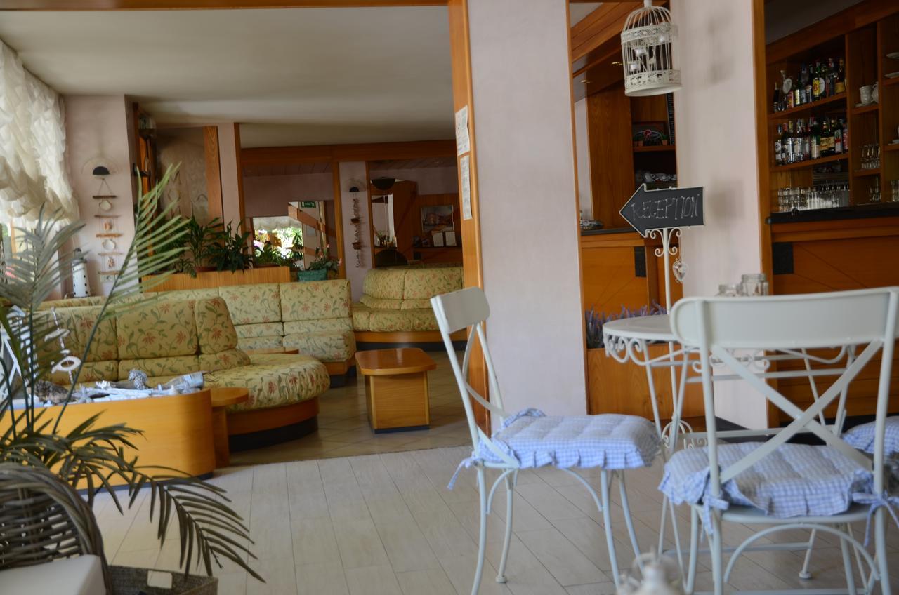 Hotel Monique Cervia Dış mekan fotoğraf